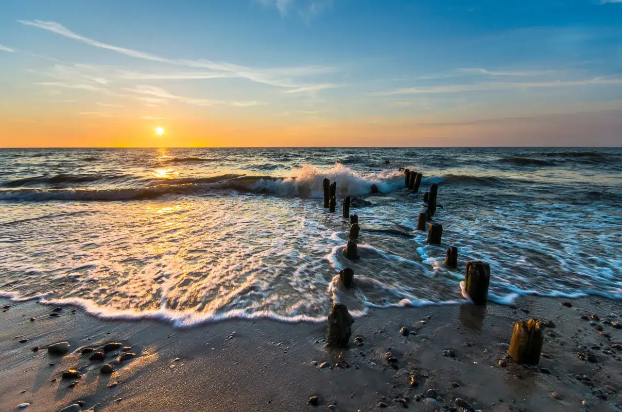 Co można zwiedzić nad morzem? Odkryj najpiękniejsze miejsca w Polsce