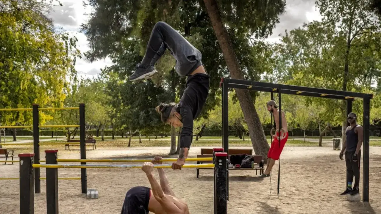 Clases de calistenia cerca de mi: mejora tu fitness sin dolor