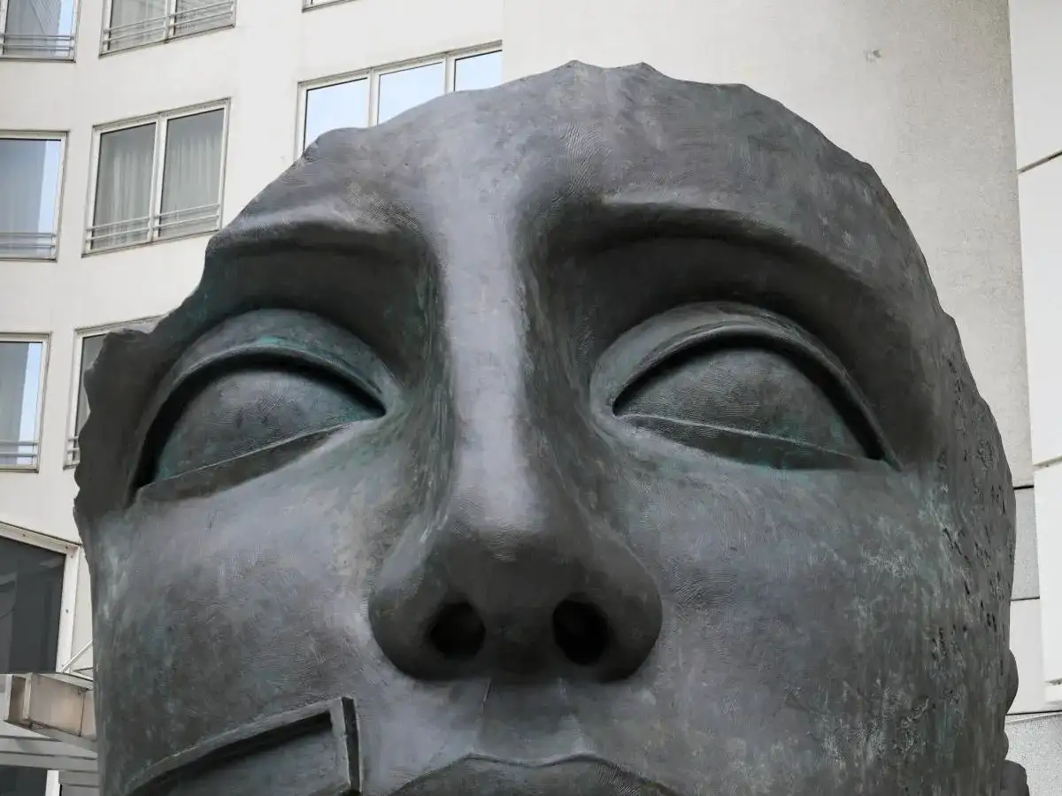 Ikaria Igora Mitoraja: dlaczego ta rzeźba wciąż fascynuje?