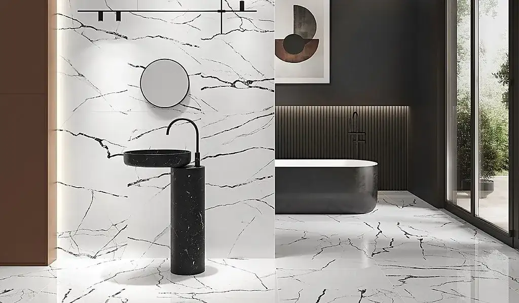 Biało-czarna łazienka: jak dobrać fugę dla efektu wow?