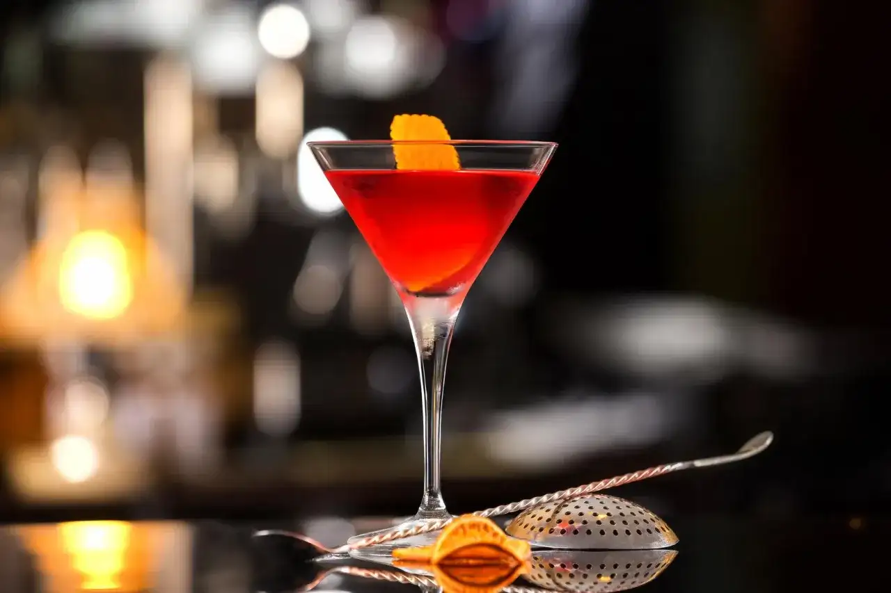 Przepis na drink Manhattan – klasyczny koktajl, który musisz spróbować