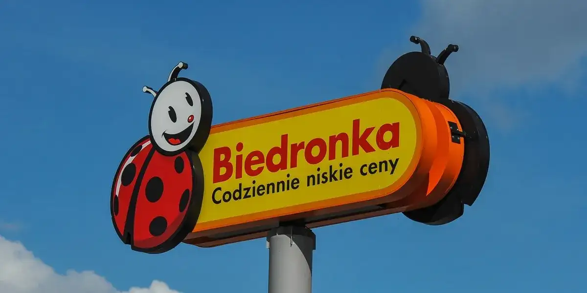 Czy w Łebie jest Biedronka? Sprawdź lokalizację i godziny otwarcia