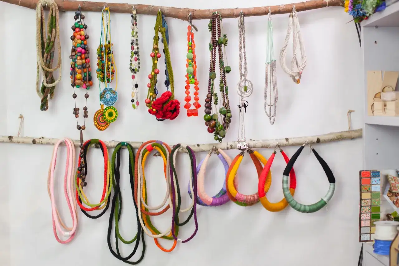 Jak przechowywać kolczyki? Koniec z plątaniną! Gotowe i DIY