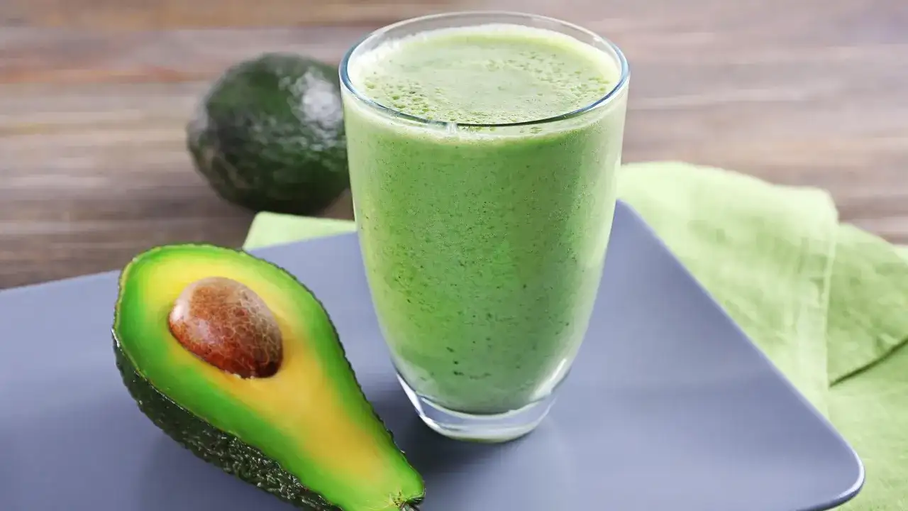 Przepisy na koktajle fit: zdrowe smoothie dla lepszej sylwetki i energii