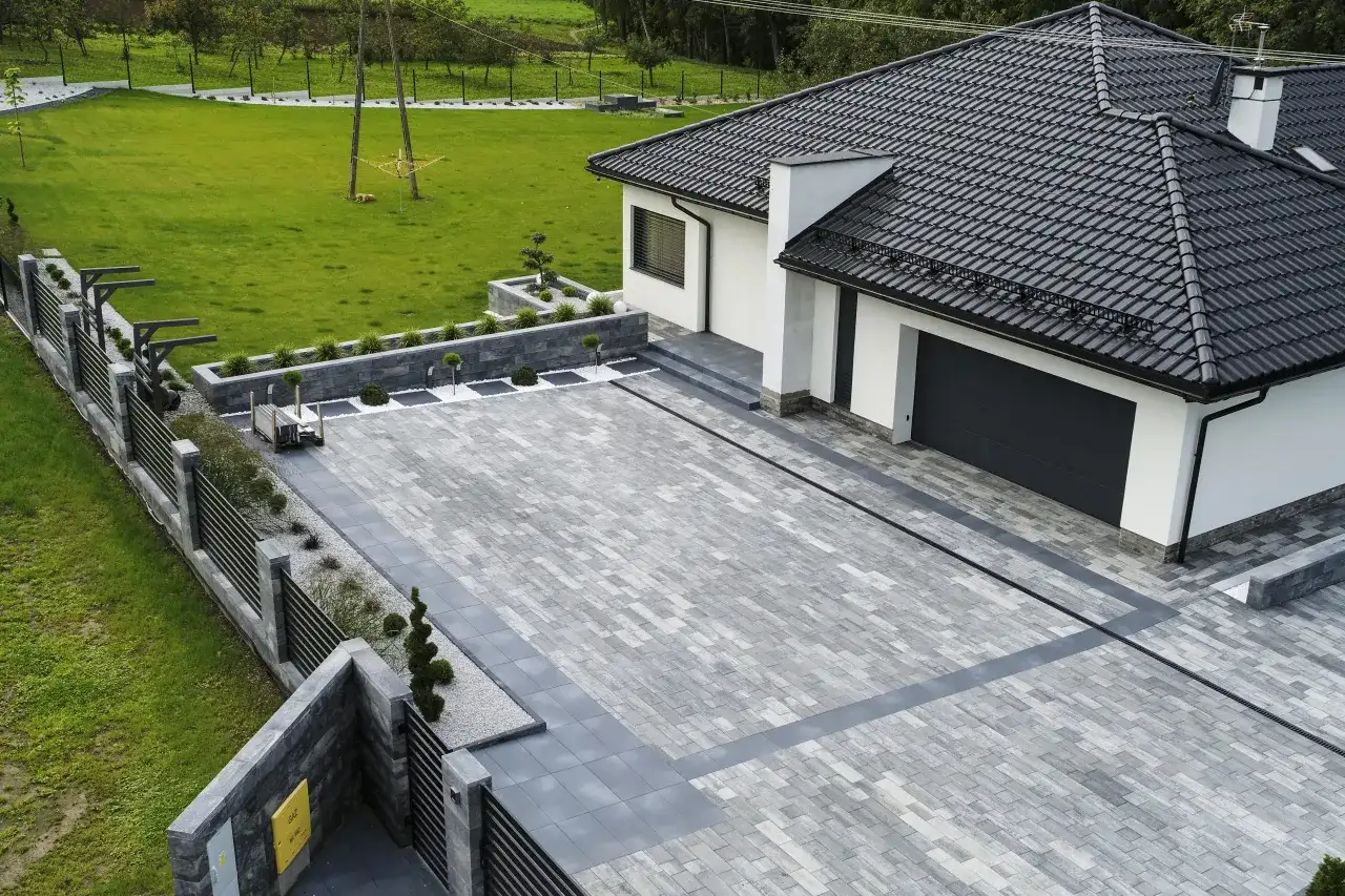 Grubość kostki brukowej na podjazd: Wybierz dobrze, nie płać dwa razy