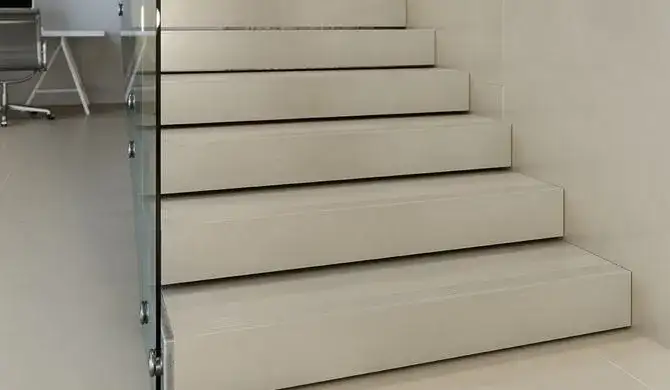 Jakie płytki na schody wewnątrz? 5 najlepszych rodzajów i porady