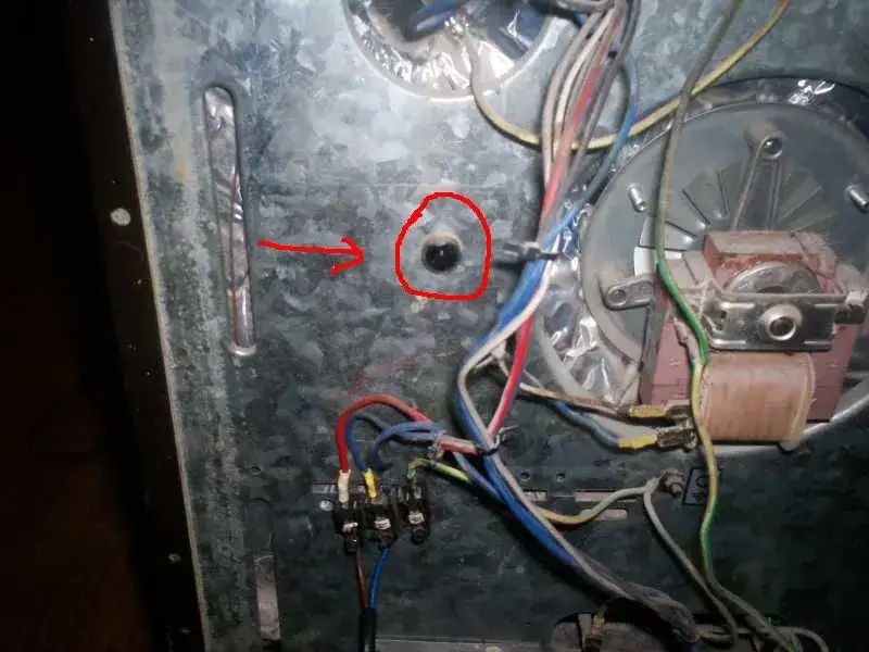 Gdzie jest bezpiecznik w piekarniku Mastercook? Znajdź go łatwo!