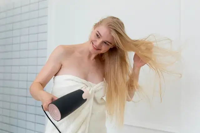 Ile watów powinna mieć suszarka? Dobierz moc do swoich włosów