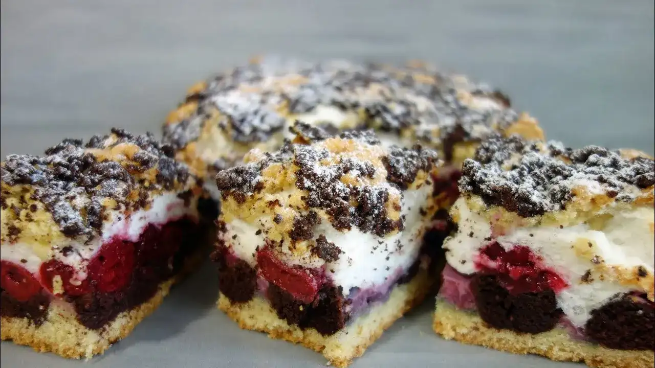 Placek pleśniak z powidłami – klasyczny przepis na pyszne ciasto