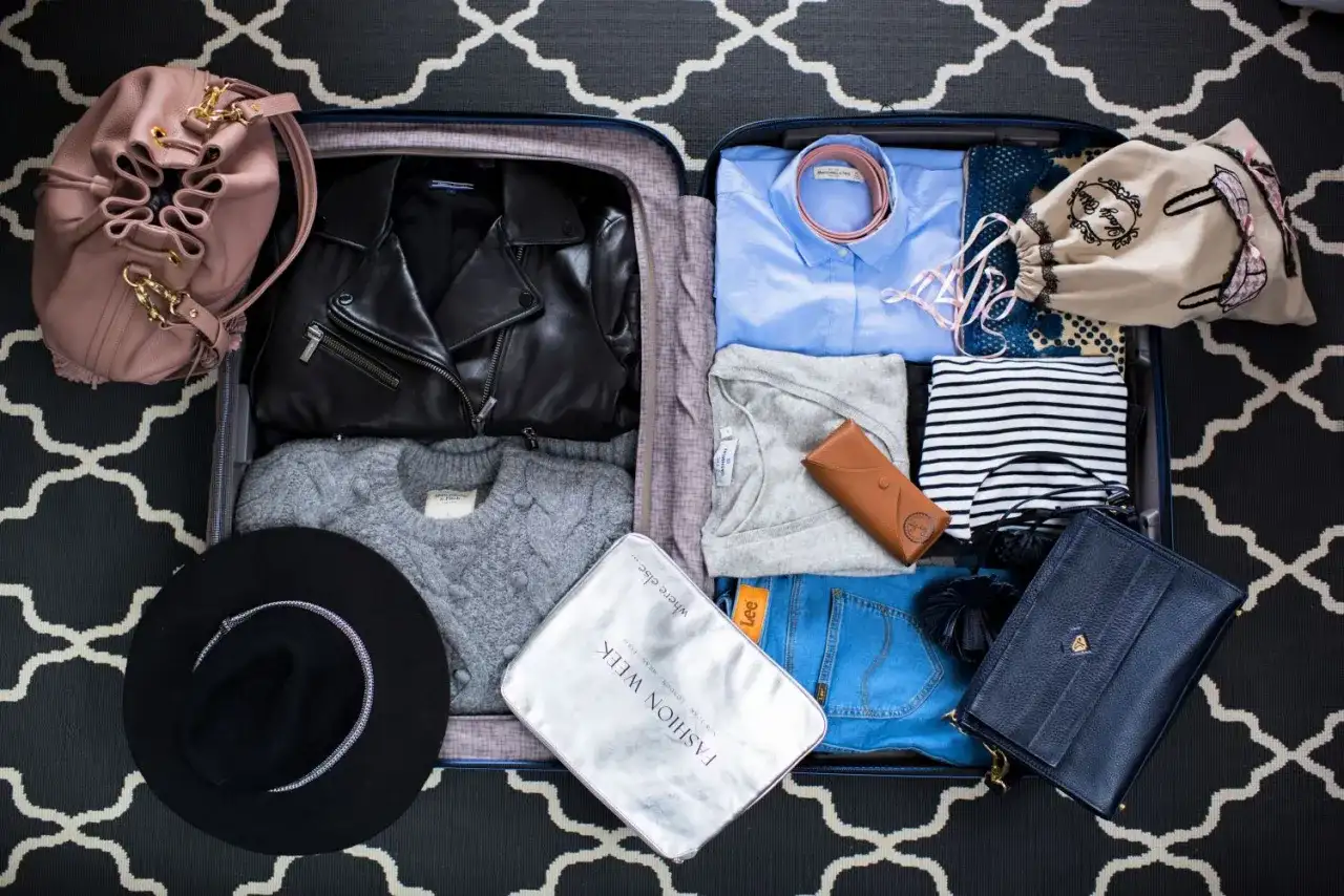 Jak spakować bieliznę do walizki: uniknij zagnieceń i chaosu