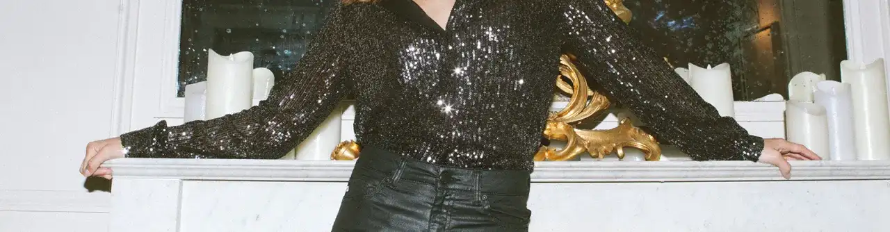 Czarna stylizacja na imprezę – jak zaskoczyć swoim lookiem?