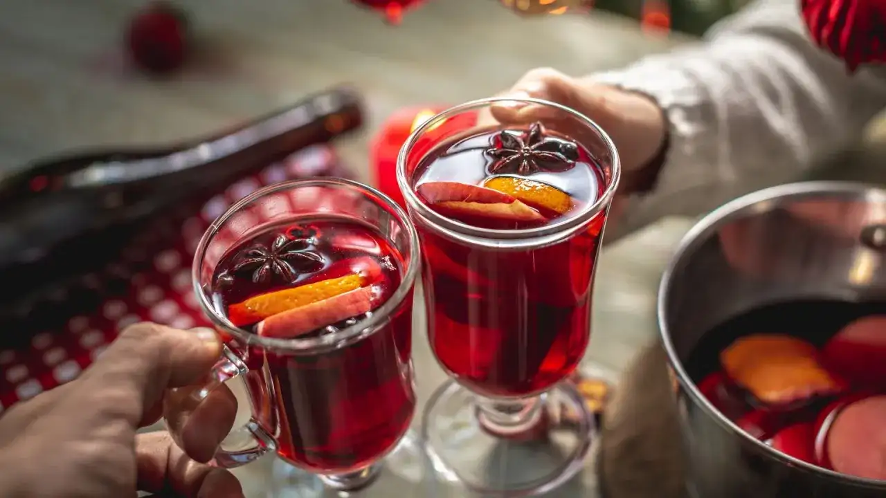 Czy grzaniec jest dobry na przeziębienie? Sprawdź, co mówią eksperci