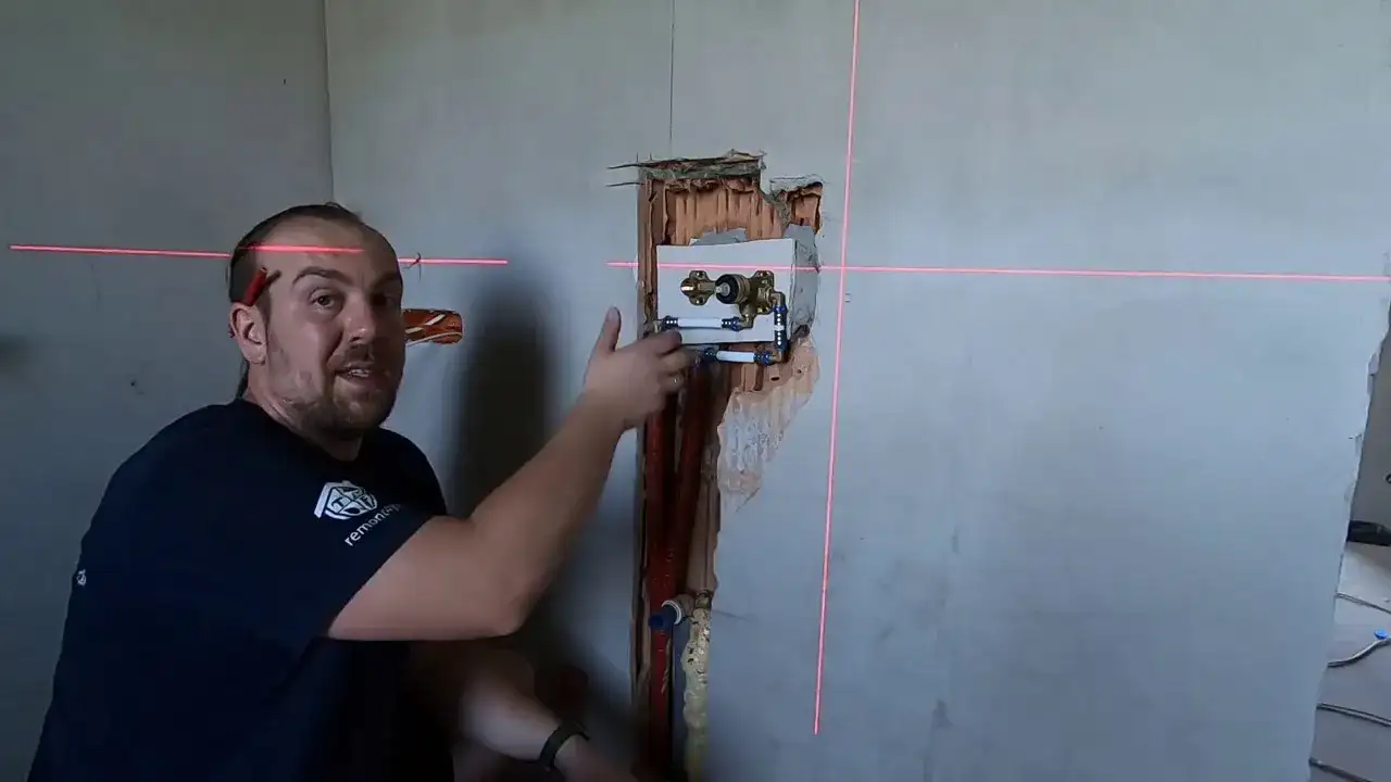 Jak zamontować kran w ścianie bez błędów i z zachowaniem bezpieczeństwa