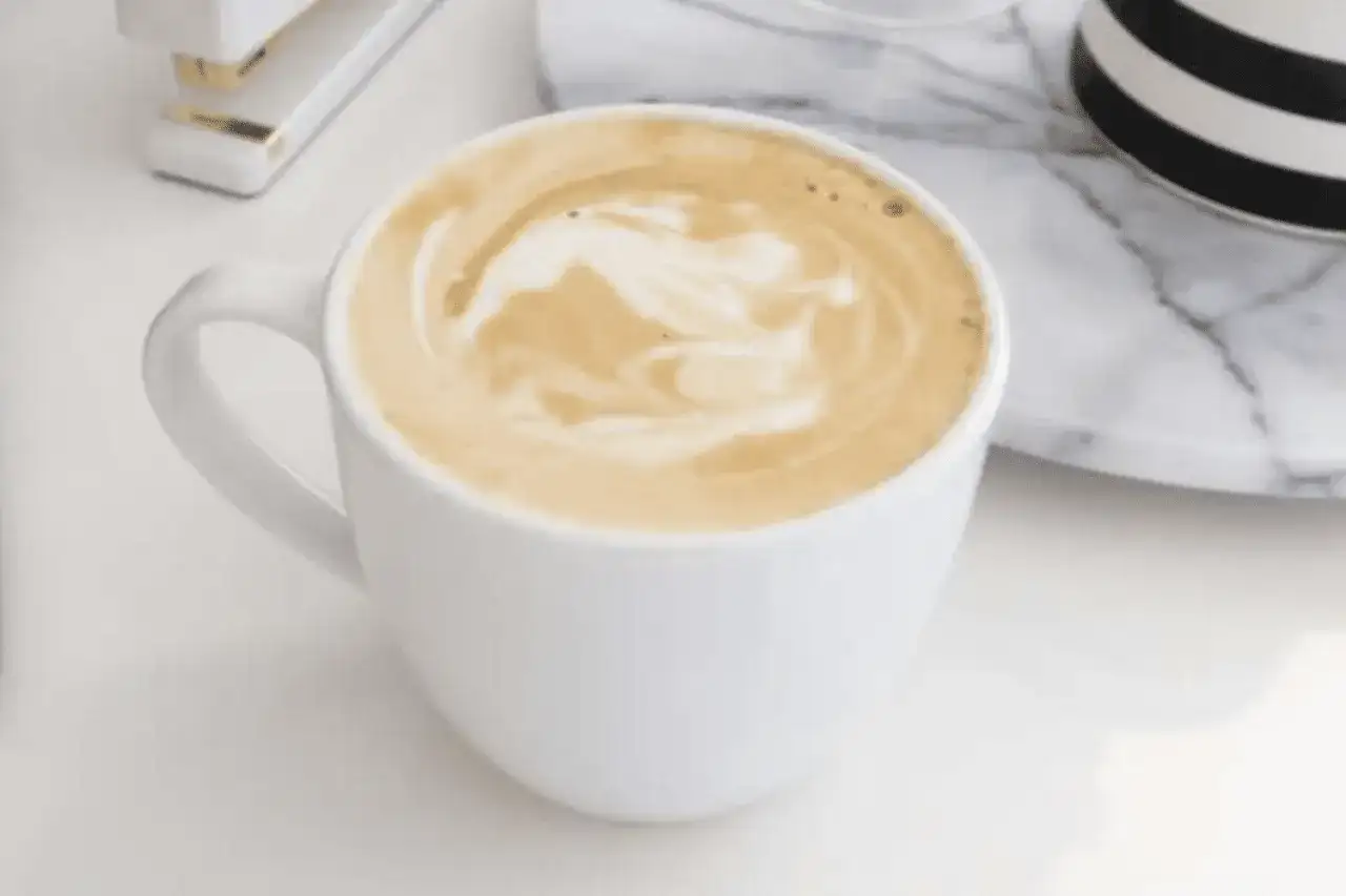 Café au lait: Co to za kawa? Przepis i różnice z latte