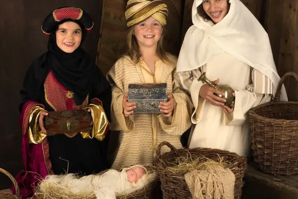 Jak zrobić strój świętej dla dziecka? Prosty poradnik DIY!