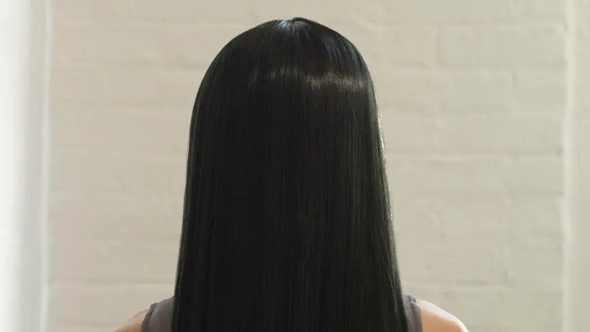 Isana odżywka wygładzająca – skuteczna na suche i osłabione włosy