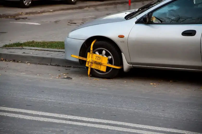 Czy straż miejska może wystawić mandat za parkowanie na osiedlu?