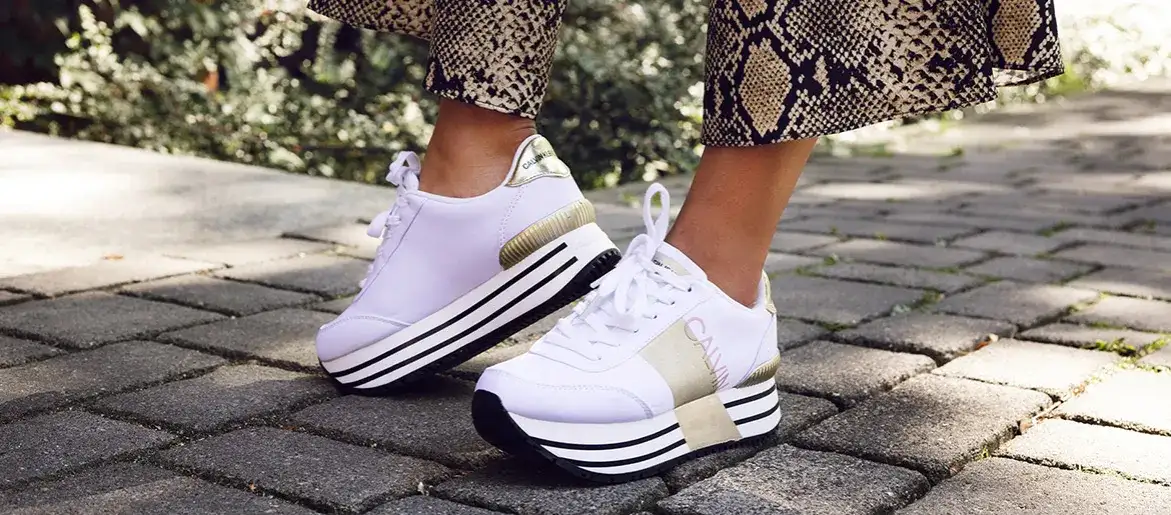 Modne buty sportowe: Trendy, modele, stylizacje. Wybierz idealne!