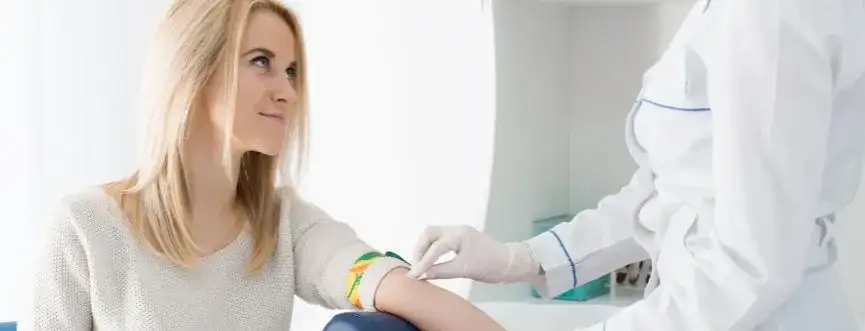 Czy badanie TSH robi się na czczo? Sprawdź, co musisz wiedzieć