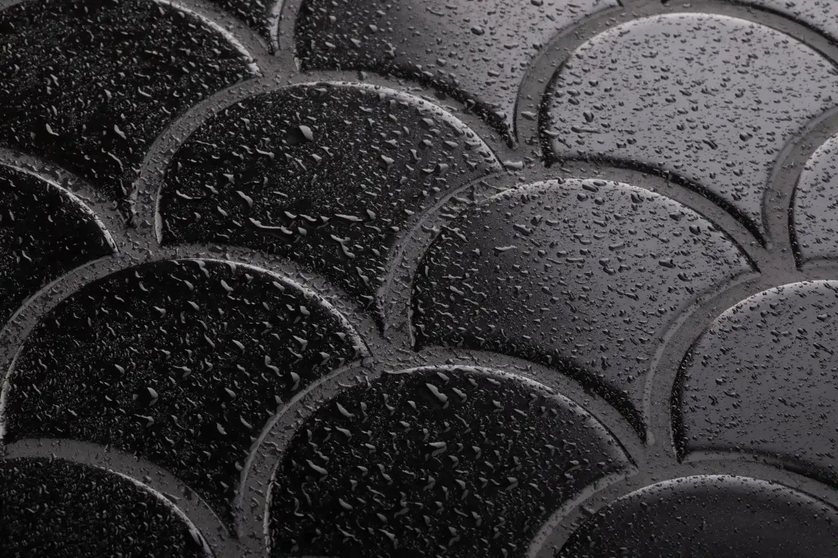 Czym myć kafelki podłogowe, aby uniknąć zarysowań i smug?