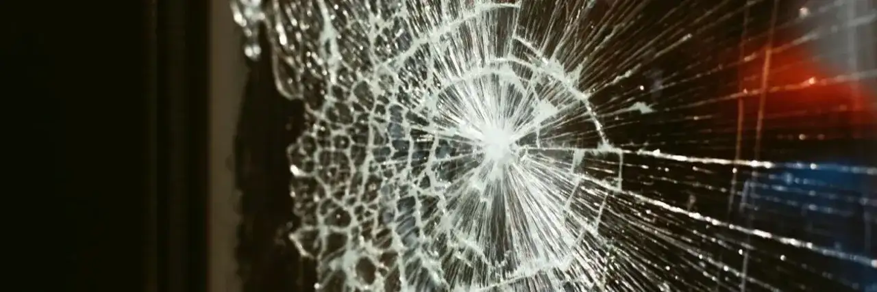 Gdzie wyrzucić potłuczone lustro? Bezpieczna utylizacja krok po kroku