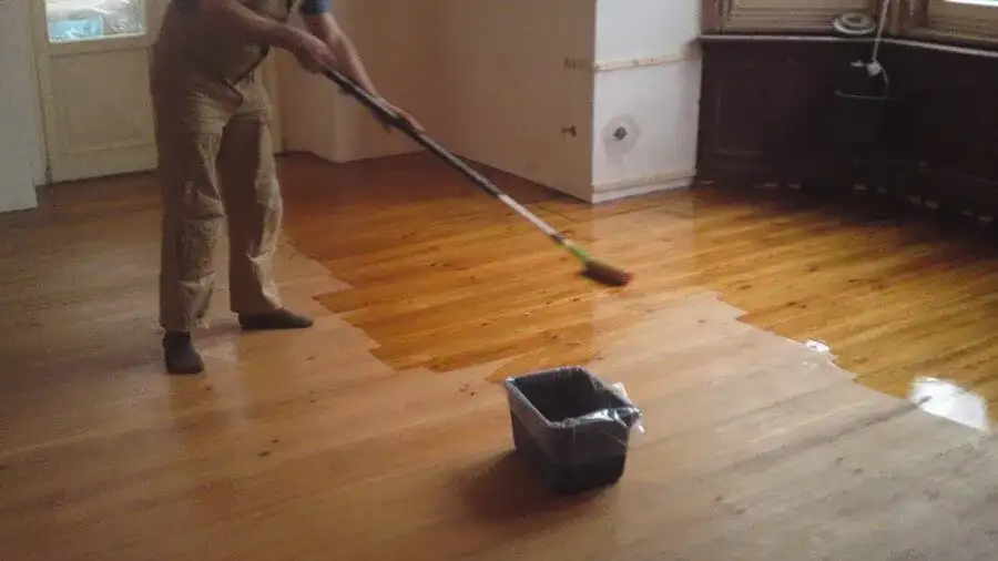 Lakierowanie parkietu ile warstw? Kluczowe informacje, które musisz znać