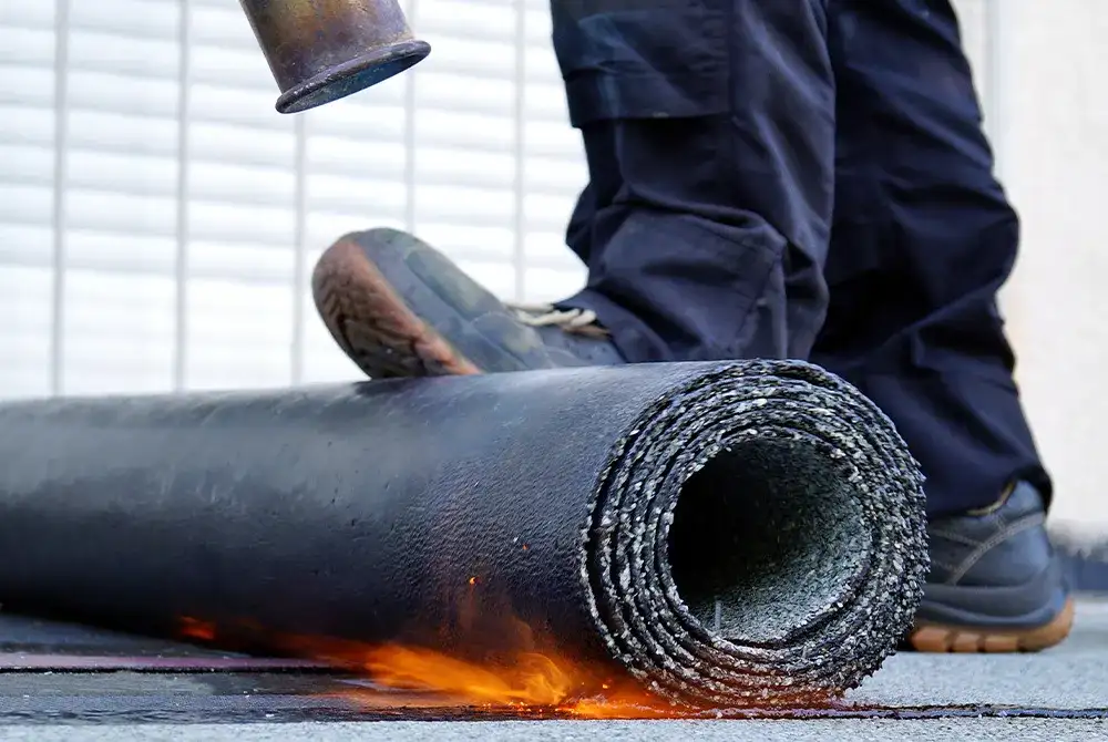 Jak położyć papę termozgrzewalną na dachu - uniknij najczęstszych błędów