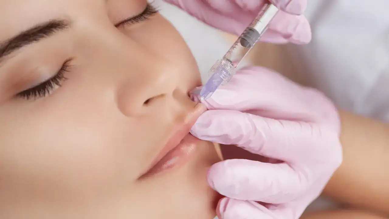 Powiększanie ust tłuszczem jak długo się utrzymuje i co wpływa na efekt