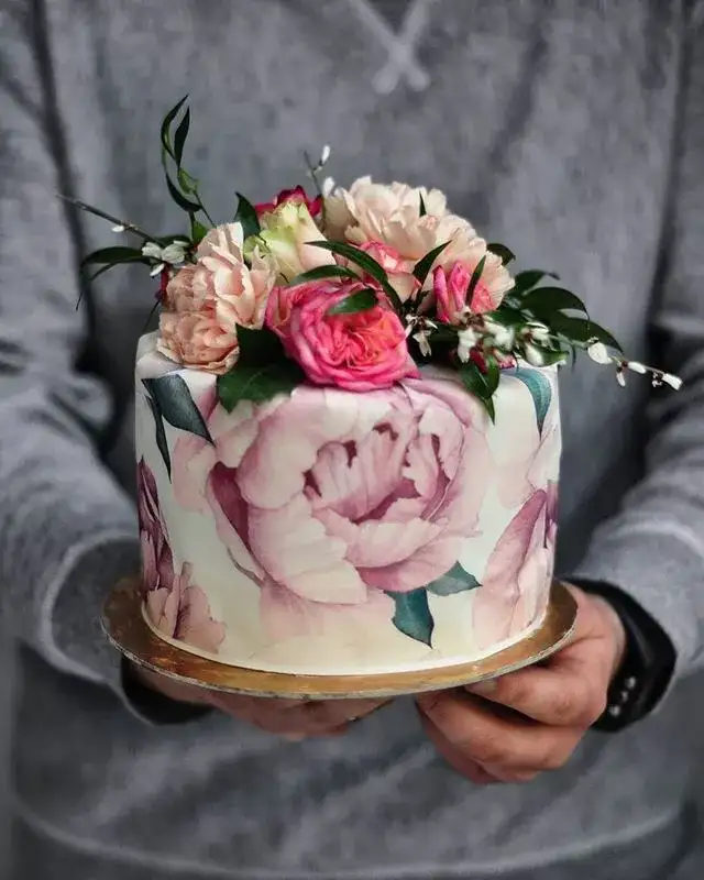 Jak zrobić piękne kwiaty na tort – proste kroki dla każdego