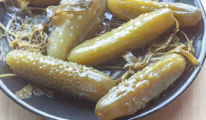 Czy pleśń na ogórkach kiszonych jest szkodliwa dla zdrowia?