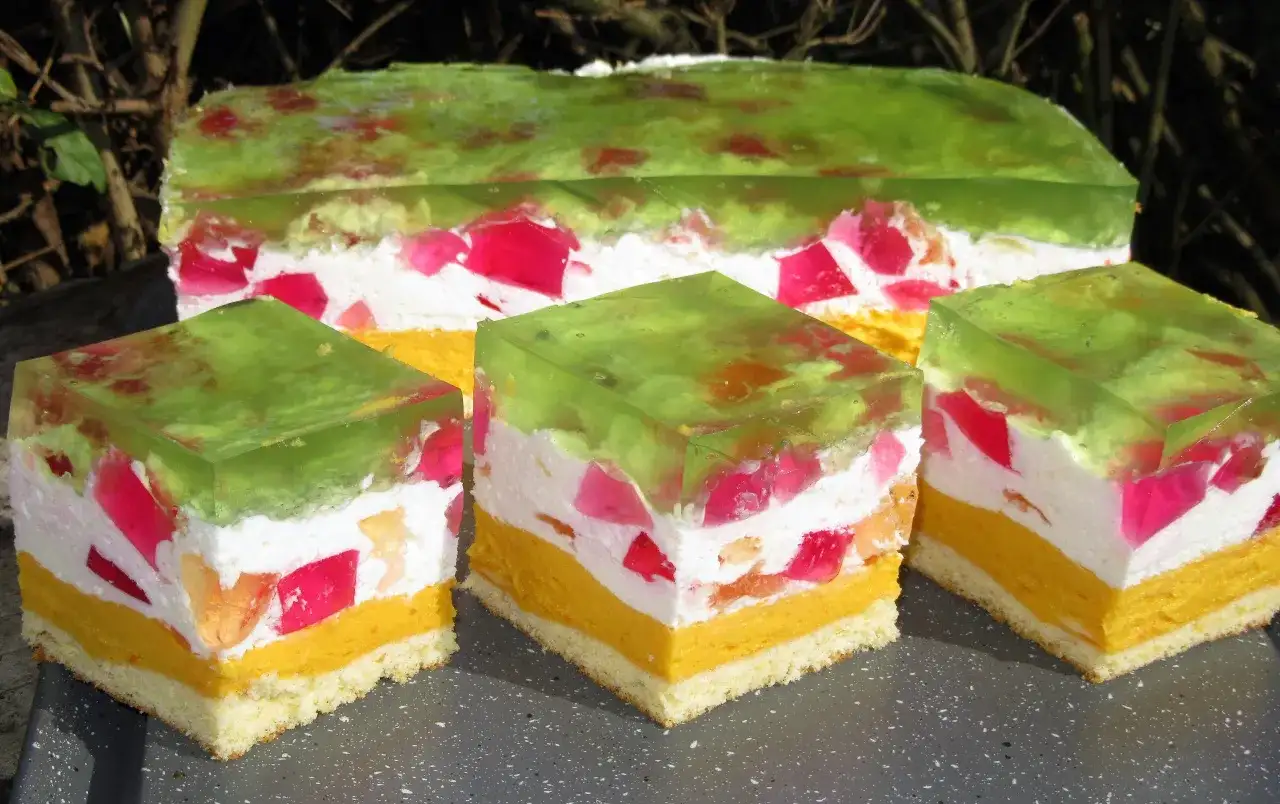 Proste i sprawdzone przepisy na ciasta z galaretką – desery bez wysiłku