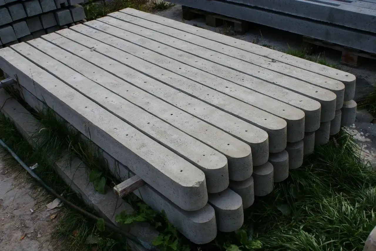 Słupki betonowe do tarasu: trwałość i stabilność konstrukcji