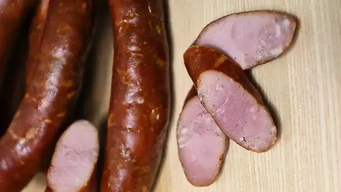 Ile przypraw na 10 kg kiełbasy? Odkryj idealne proporcje smaków