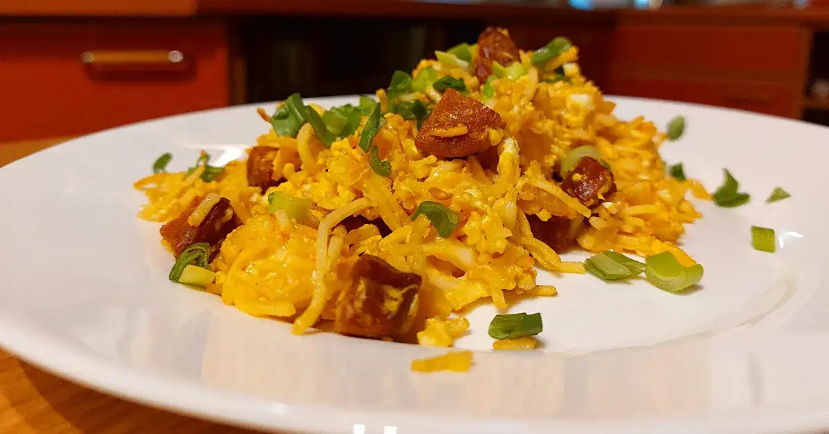 Co zrobić z ugotowanego makaronu nitki? Proste przepisy na dania