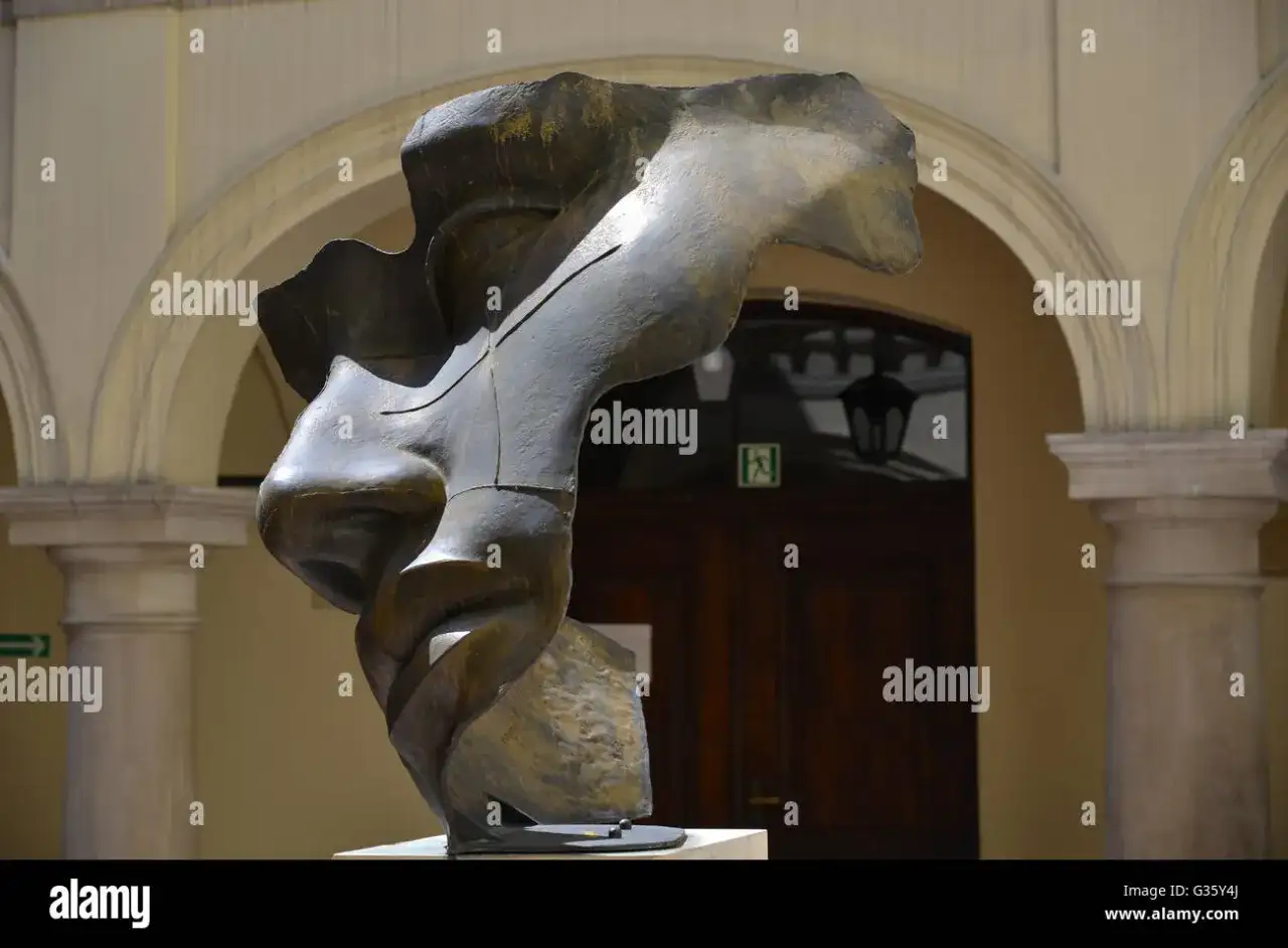 Rzeźba Luci di Nara Mitoraja: Co kryją Światła Nary?