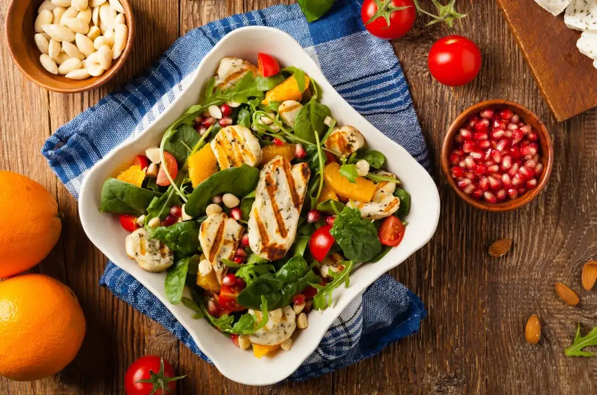 Przepis na sałatkę z halloumi i pomarańczą: szybka i prosta