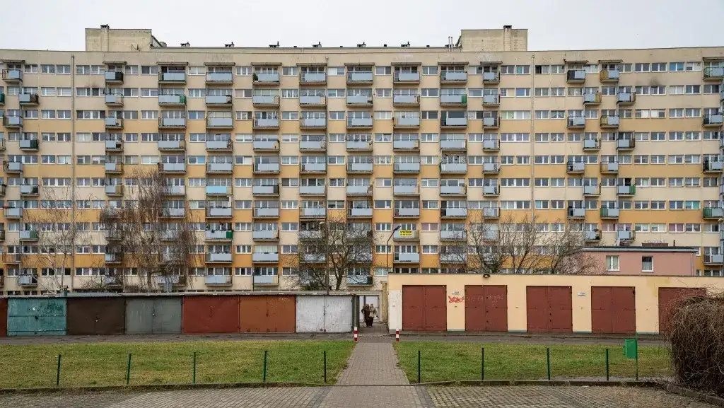 Z czego budowano bloki? Odkryj materiały prefabrykowane z przeszłości