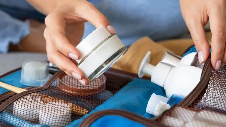 Co można przewieźć w bagażu podręcznym? Nowe zasady (2L płynów!)