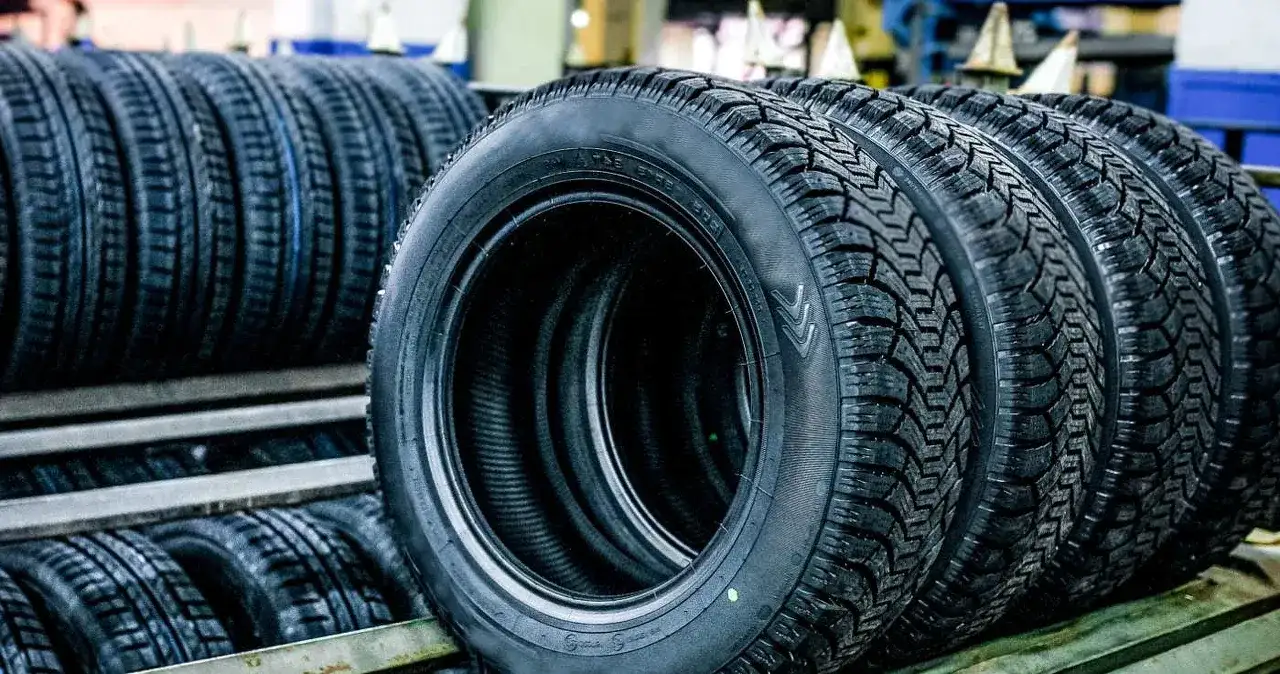 Jak odróżnić opony zimowe od letnich — szybkie testy i porady
