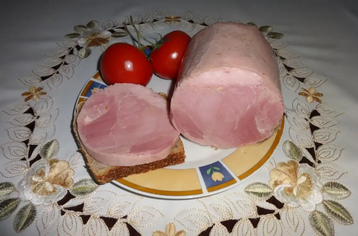 Kiełbasa szynkowa wędzona parzona: Twój przepis na domowy sukces