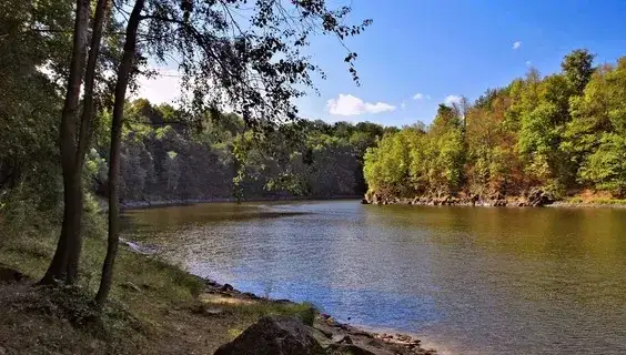 Jezioro Leśniańskie - odkryj piękno i atrakcje w okolicy