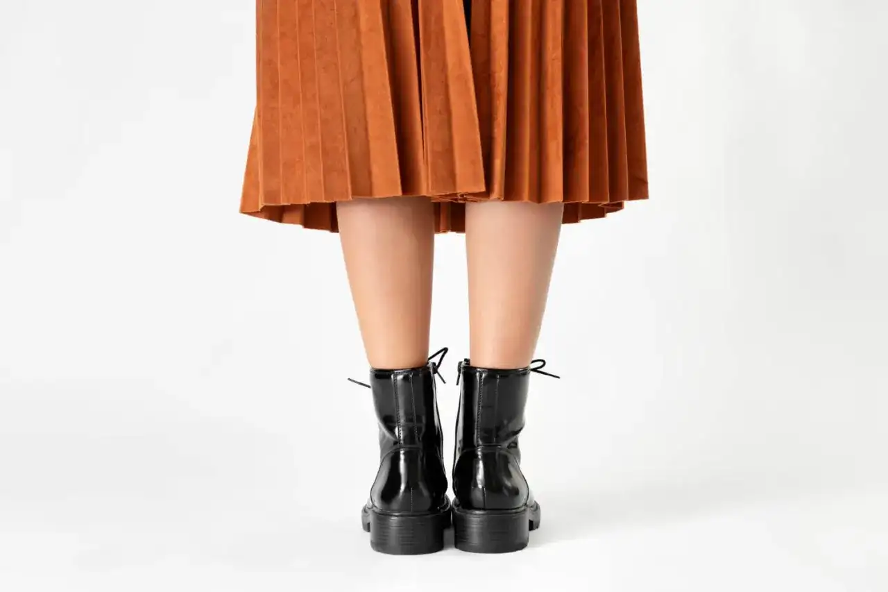 Jakie buty do spódnicy midi? Triki stylistki na idealne proporcje