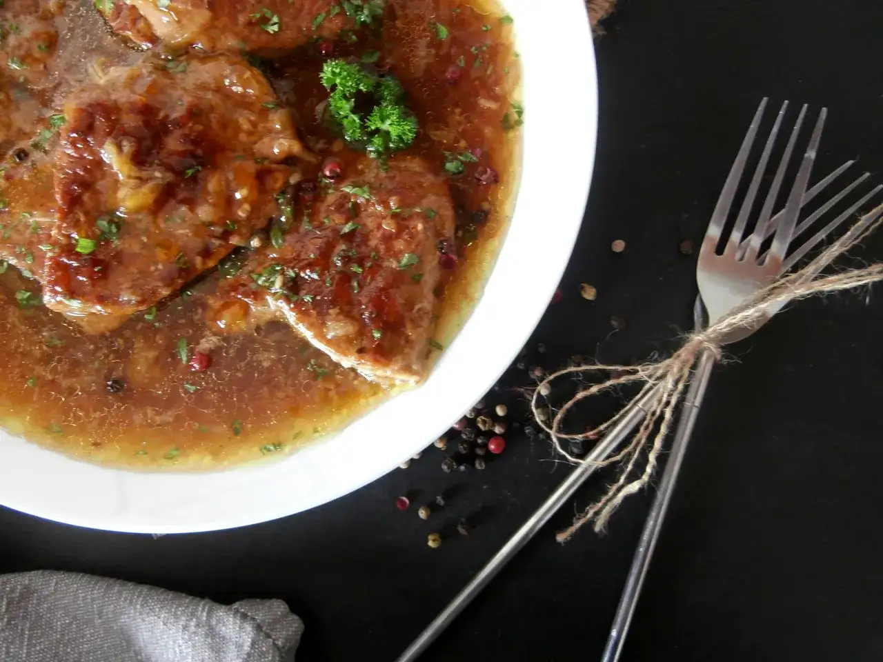 Krucha Cielęcina Duszona: Przepis i Sekrety Idealnego Dania