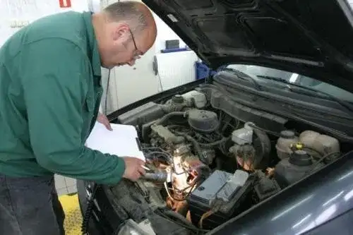 Wymiana oleju i filtrów: Ile zapłacisz? ASO vs niezależny