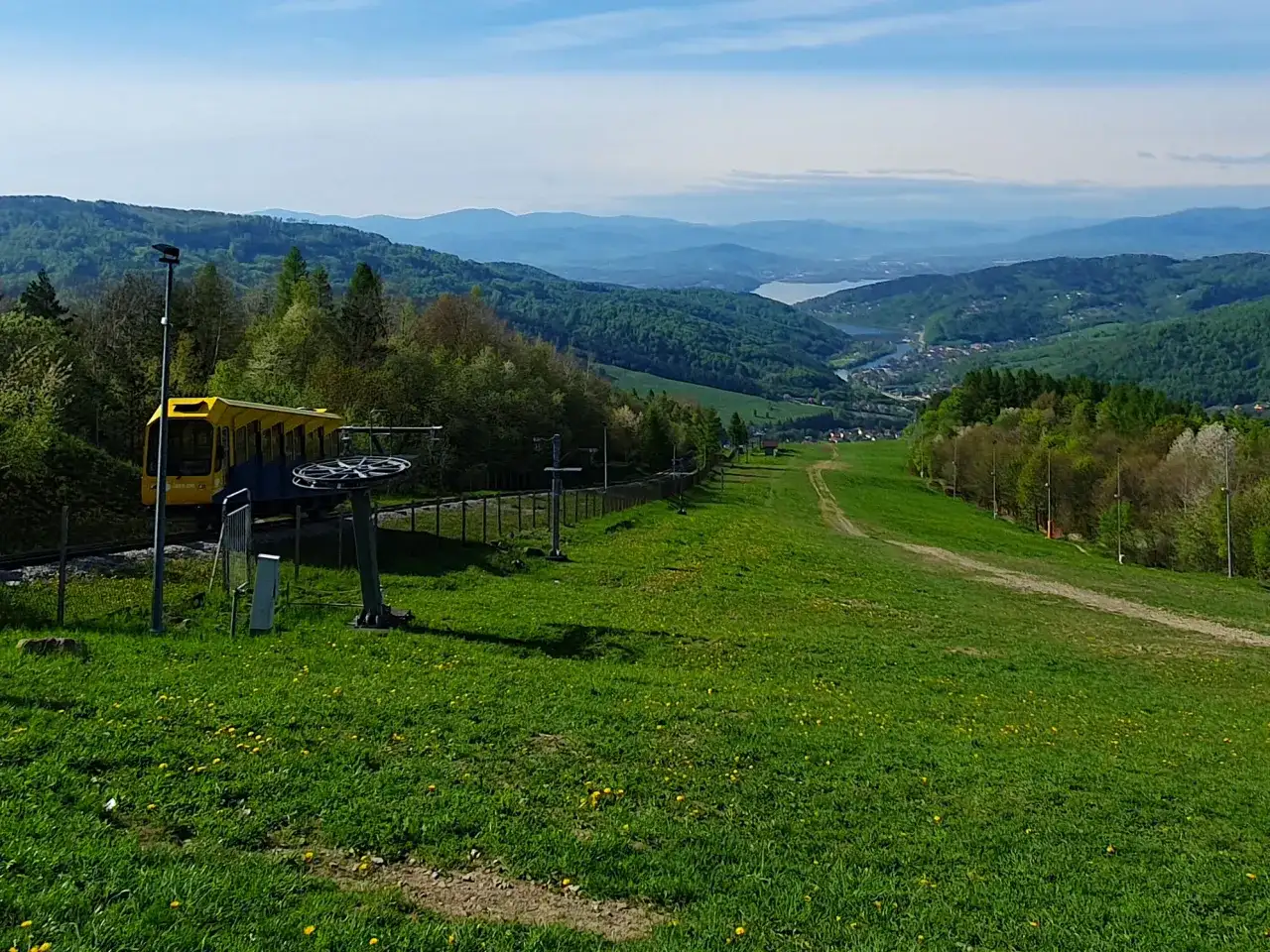 Góra Żar: Ile się wchodzi? Szlaki, kolejka, czas i atrakcje!