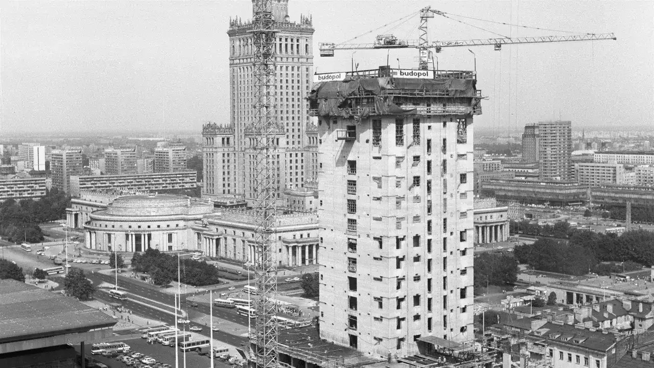 Hotel Marriott Warszawa – Kiedy powstał i jak wyglądała budowa?
