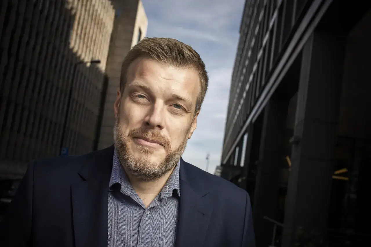 Adrian Zandberg: Kim jest? Od programisty do lidera Partii Razem