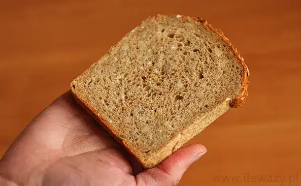 Kalorie w chlebie: ile kcal ma kromka? Sprawdź porównanie