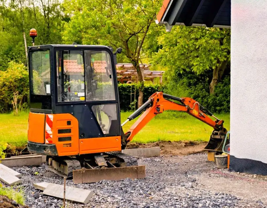 Ile kosztuje godzina pracy koparki gąsienicowej? Sprawdź ceny i czynniki wpływające na stawki