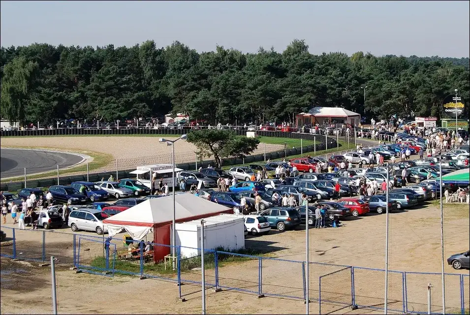 Giełda samochodowa Poznań – sprawdź, kiedy jest czynna i co oferuje